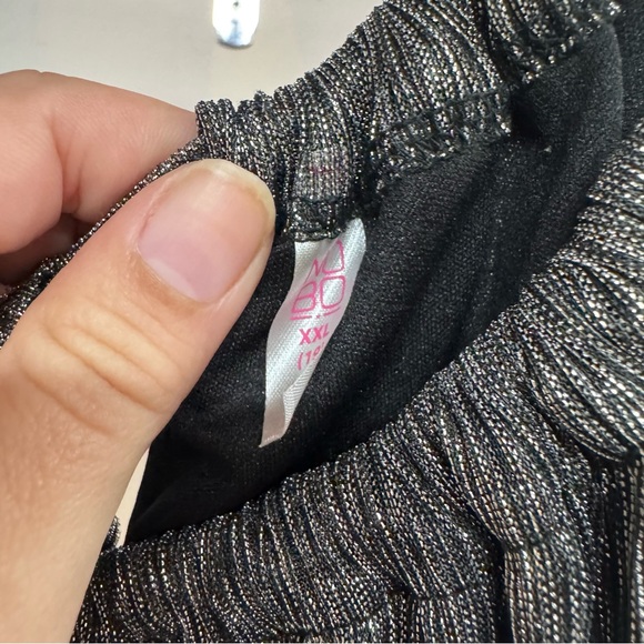 No boundaries metallic thin strap blouse size XXL in good condition - Picture 4 of 5